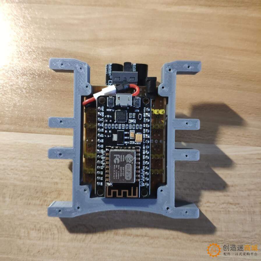 第二步：安装电池和主板