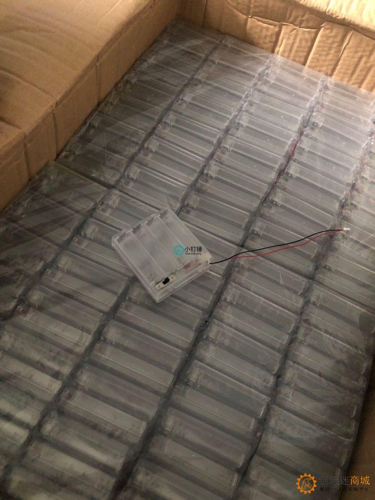 一个客户定制的电池盒，用于机器人