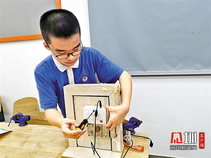谢韬荣获“市创客小达人”称号