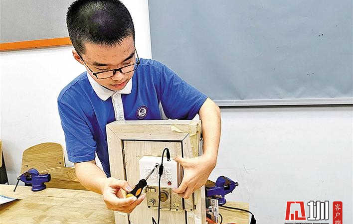 谢韬荣获“市创客小达人”称号