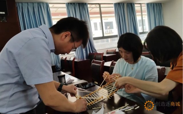 深圳龙华区教育研究院附属学校创客教育教师培