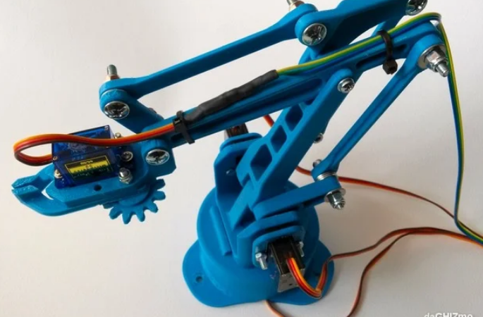 开源分享一款十分经典 的简单易操作的3D打印机器人臂