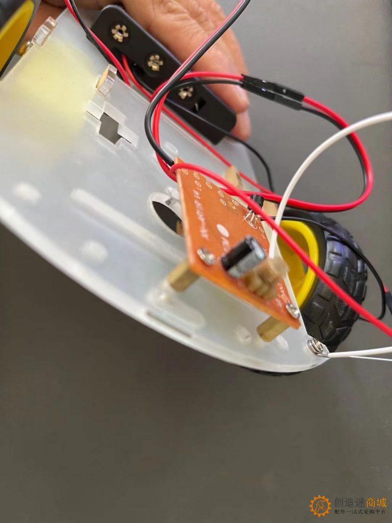 2.2 安装接收板和电池盒