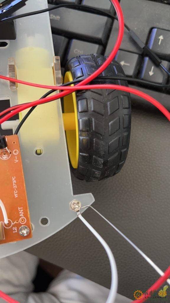 2.2 安装接收板和电池盒