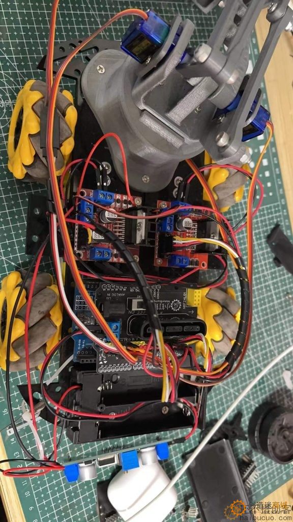 5.组合小车和机械臂，调试工作正常