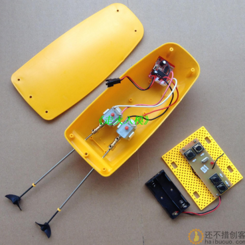 迷你小船2.4G遥控器 距离100米双电机DIY小船 儿童遥控船 电动船
