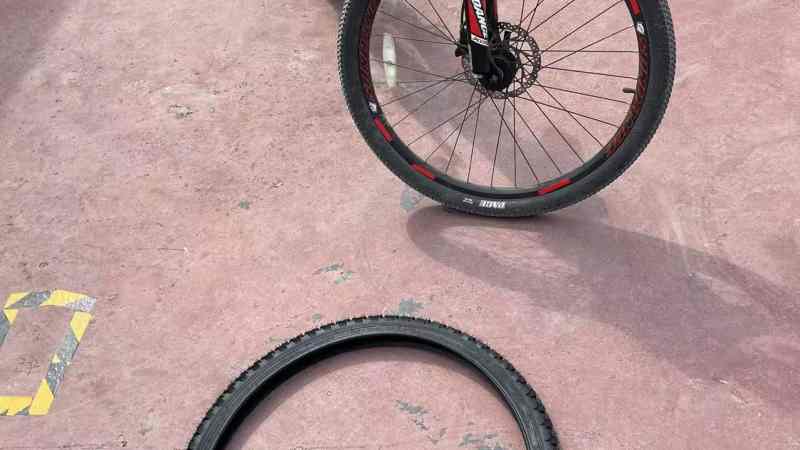 如何更换喜德盛逐日800捷安特美利达山地车外胎？