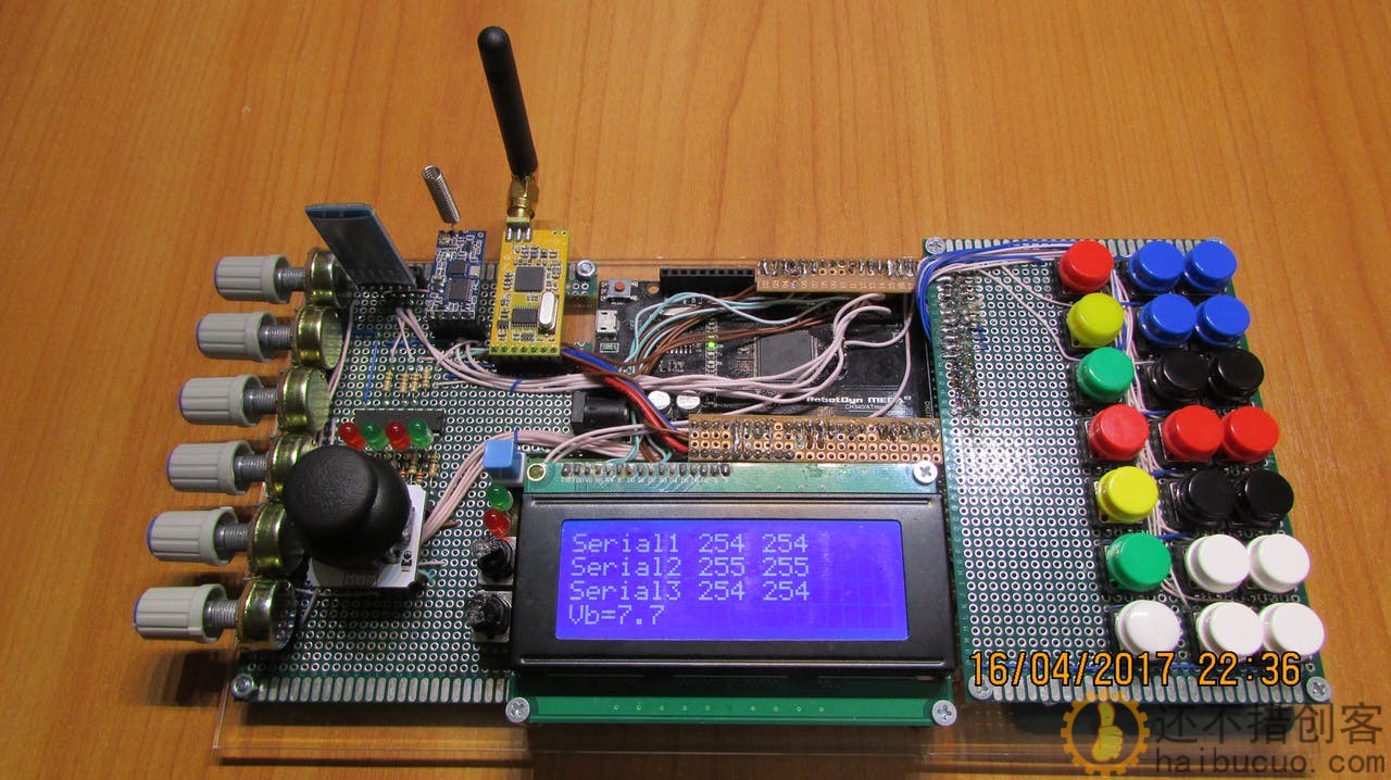 俄罗斯网友制作的arduino机枪坦克黑武器，带瞄准射击