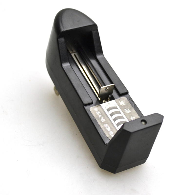 万能18650充电器 强光手电筒锂电池 单槽  3.7v锂电池充电器