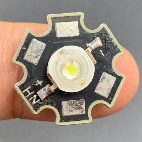 2瓦灯珠 白光 四根金线 铝基板散热 diy手电筒照明用途