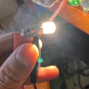 白炽灯泡5.2V0.85A 4W 多串可充当放电负载