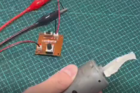 几块钱的调速板，我们来测试一家他的威力，号称3-9v，最大5A电流，还就那么大点的小芯片