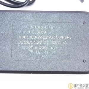 18650充电器电池盒 4.2V双槽2节锂电池充电器SN543