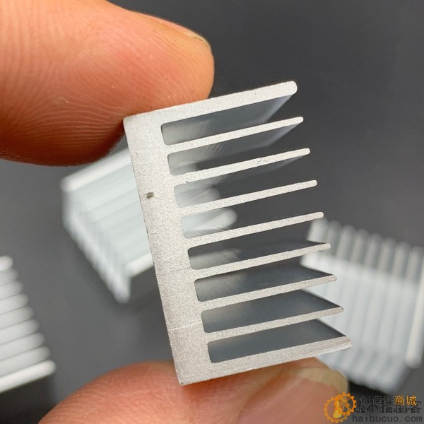 迷你铝散热器 全新 长宽高2.3×2.3×1.5cm 散热片SN1059