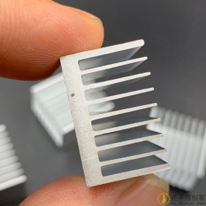 迷你铝散热器 全新 长宽高2.3×2.3×1.5cm 散热片SN1059