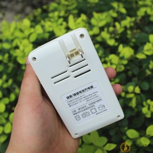 镍镉镍氢电池充电器 可同时充电4节5号或7号（AA或AAA）电池SNB84