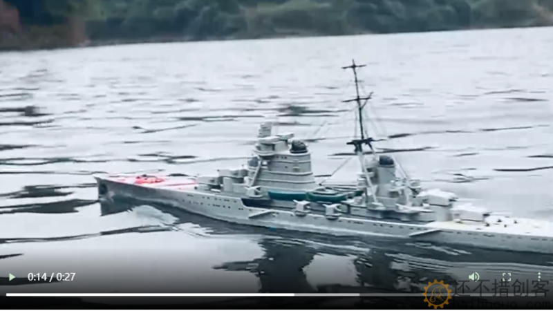 网友做的军舰 遥控船 下海试航