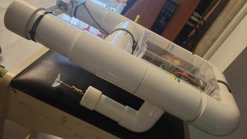 网友做的 PVC水管 拖网船