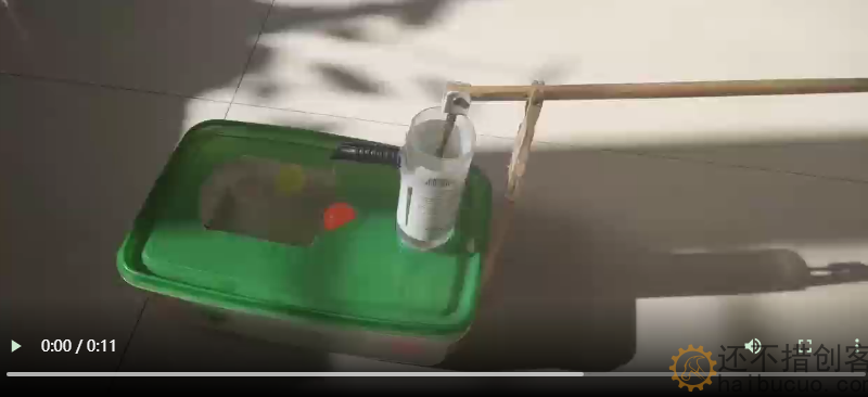 农村小伙自制玩具压水机压水井