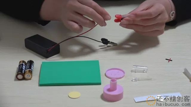 如何制作一个多彩光纤灯？