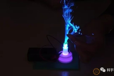 如何制作一个多彩光纤灯？