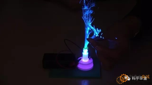 如何制作一个多彩光纤灯？