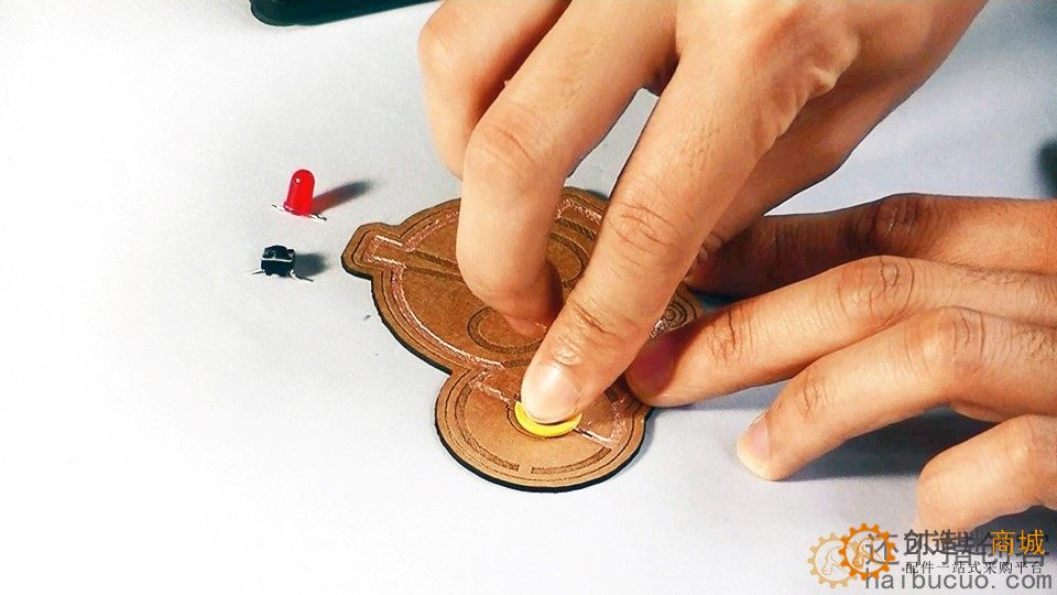 如何制作一个奥特曼头像导电墨水灯？