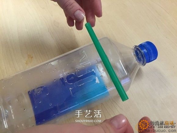 如何制作一个瓶子电动风力小车？用瓶子，瓶盖，马达，扇叶
