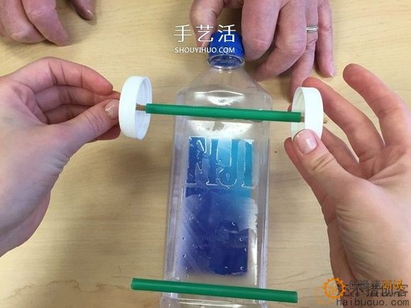 如何制作一个瓶子电动风力小车？用瓶子，瓶盖，马达，扇叶