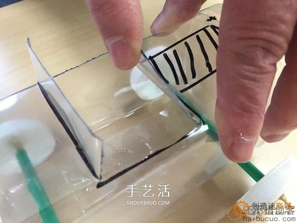 如何制作一个瓶子电动风力小车？用瓶子，瓶盖，马达，扇叶