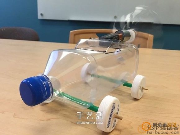 如何制作一个瓶子电动风力小车？用瓶子，瓶盖，马达，扇叶