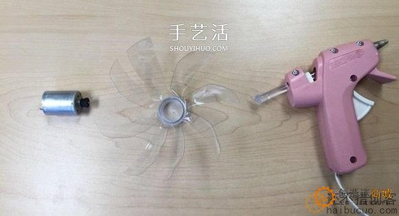 如何制作一个瓶子电动风力小车？用瓶子，瓶盖，马达，扇叶