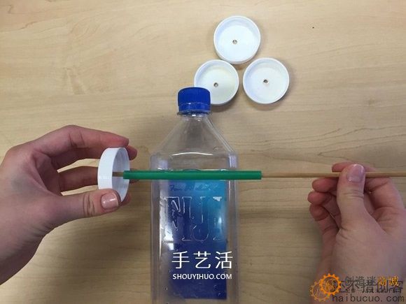 如何制作一个瓶子电动风力小车？用瓶子，瓶盖，马达，扇叶