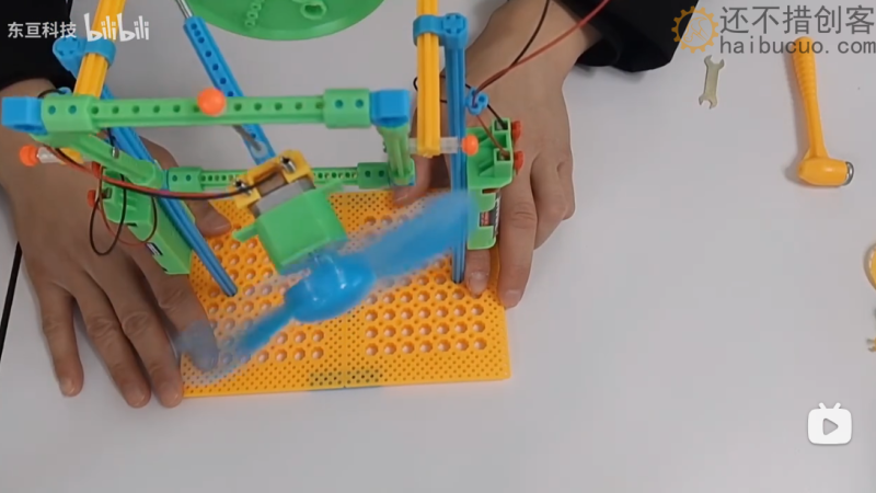 如何DIY一个摇头的风扇，用纯积木，科技创新