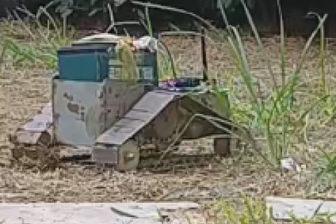 网友制作的金属履带车推土机