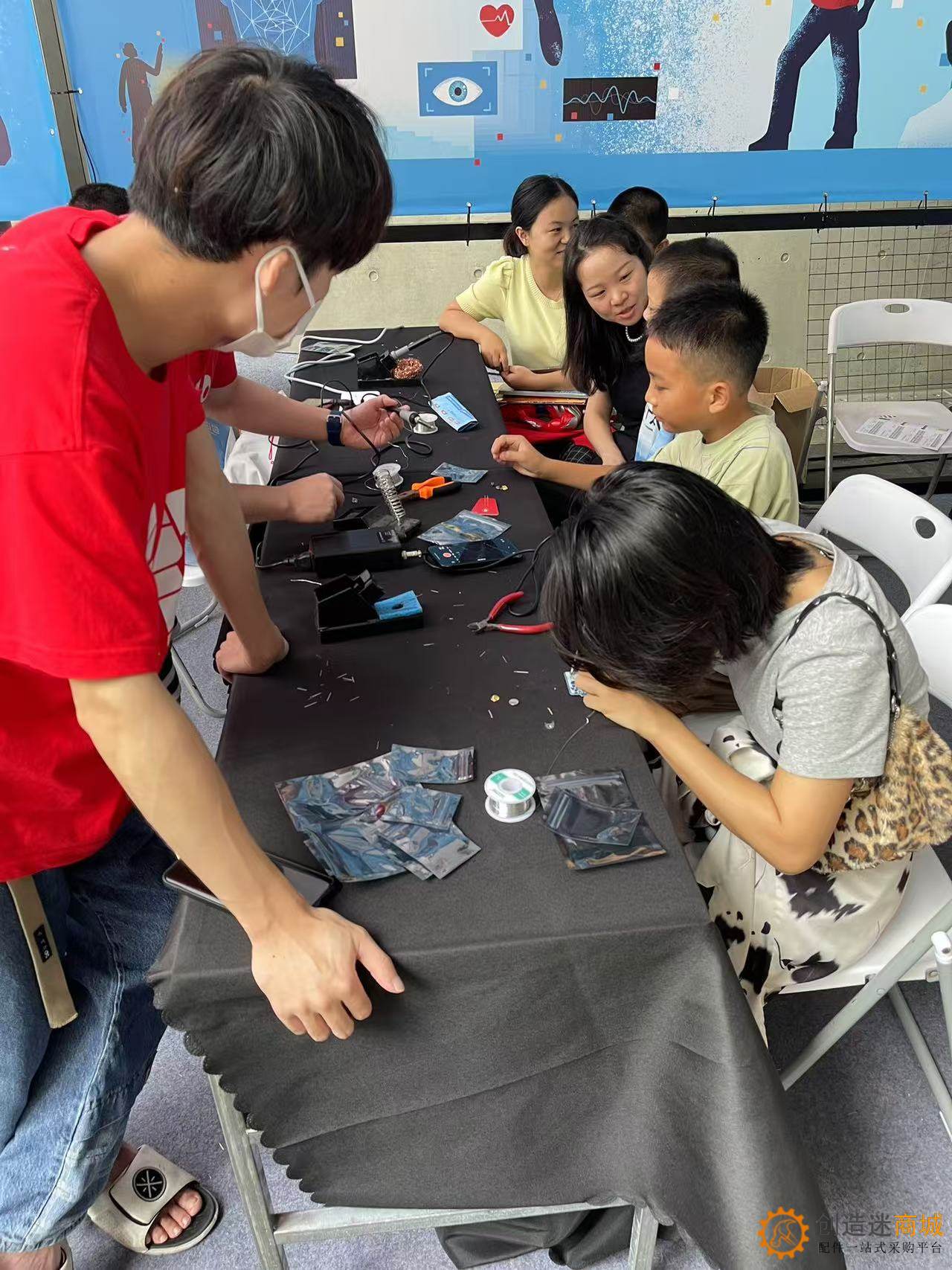 小钉锤创造迷在深圳大湾区国际创客峰会暨Maker Faire Shenzhen 2024 25张高清图片