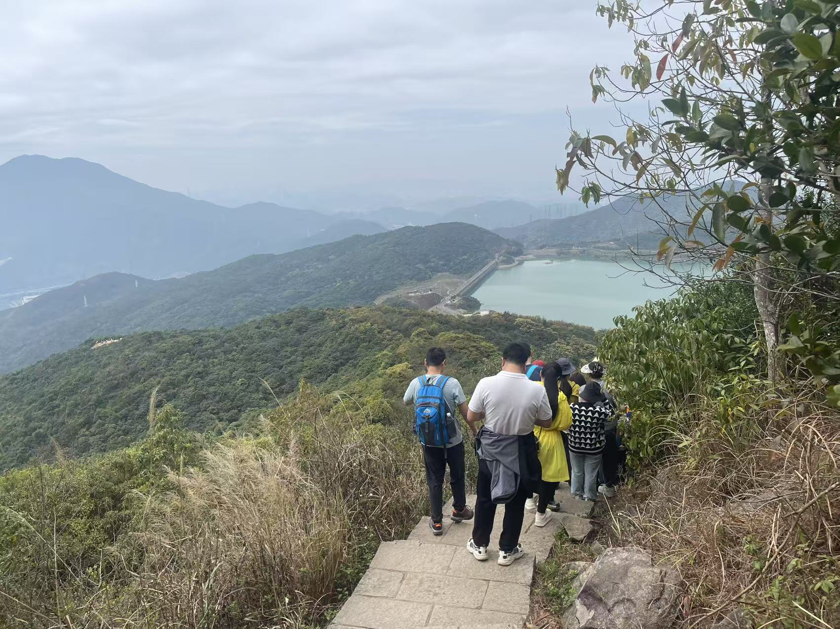 创造迷商城登顶深圳梅沙尖