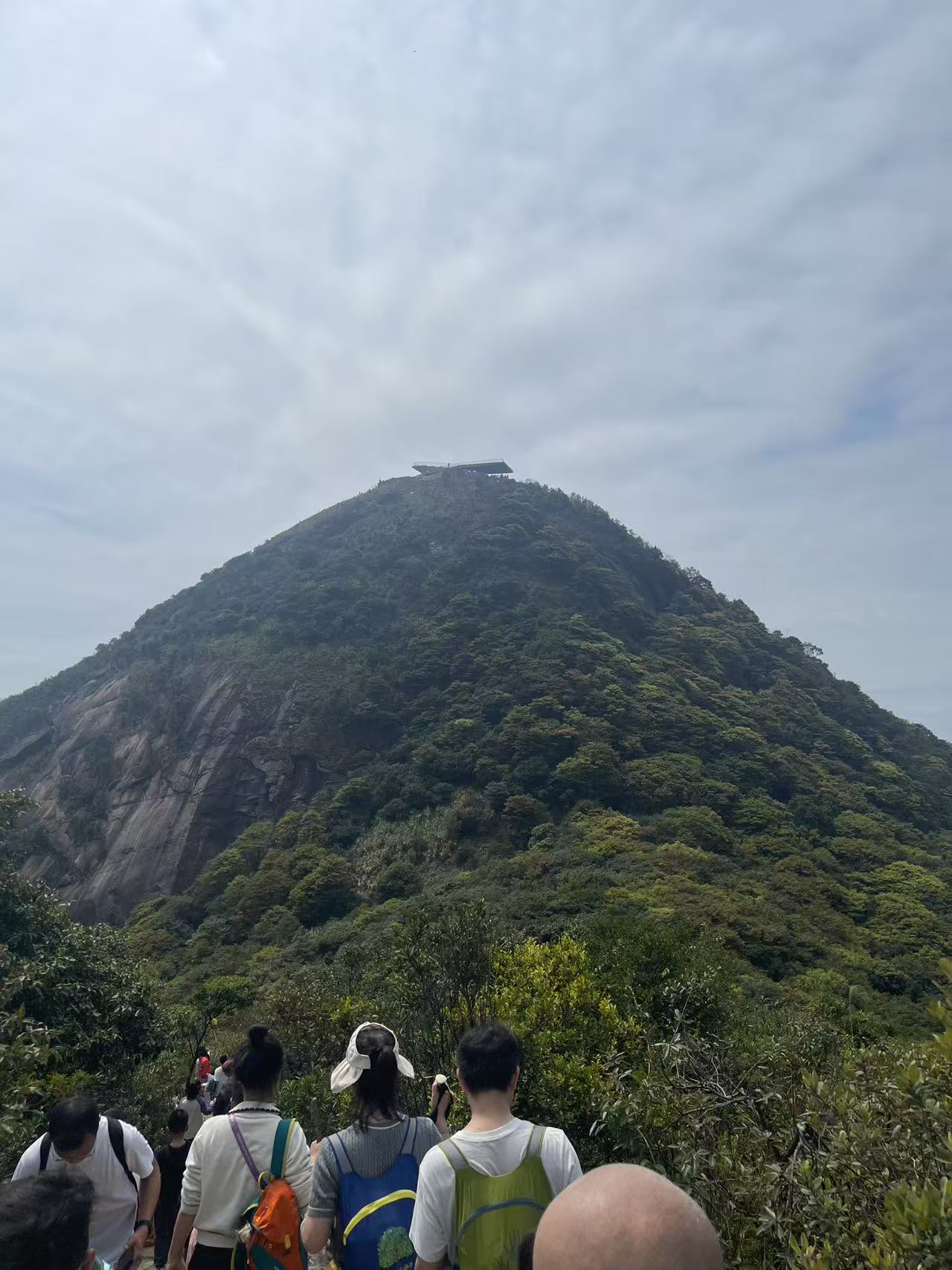 创造迷商城登顶深圳梅沙尖
