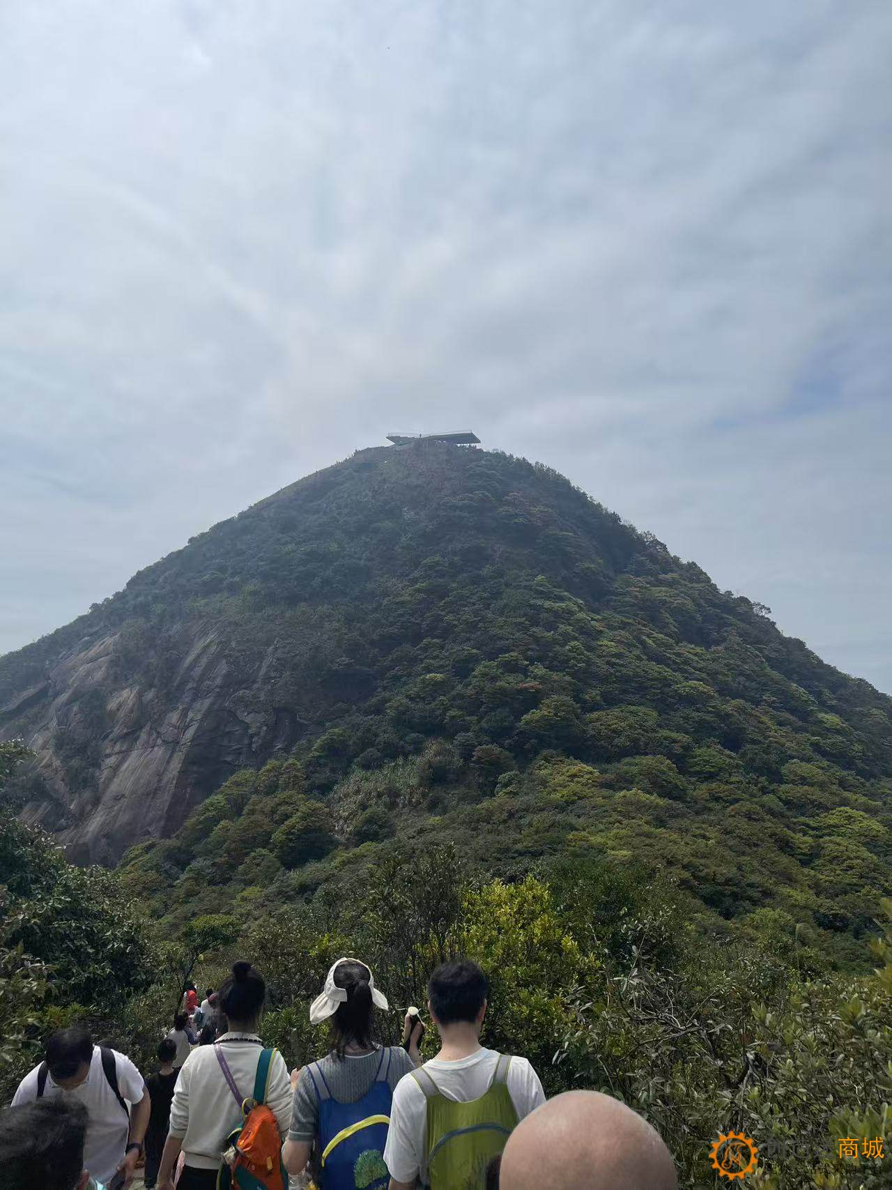 创造迷商城登顶深圳梅沙尖