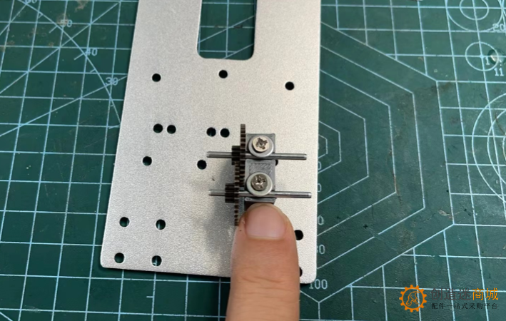 教程：如何制作一个带遥控的全拼装小车？