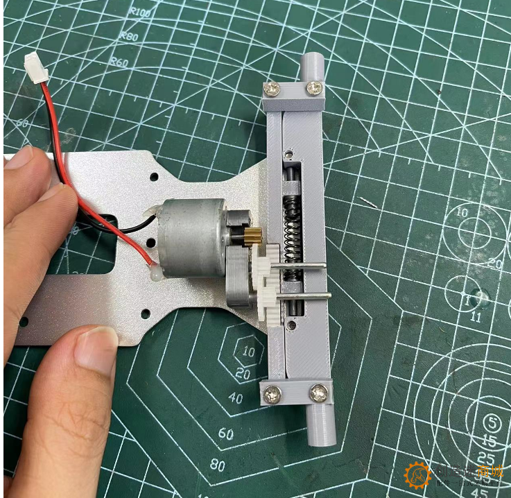 教程：如何制作一个带遥控的全拼装小车？