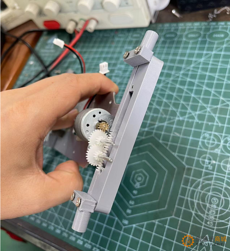 教程：如何制作一个带遥控的全拼装小车？