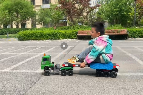 自己制作一个可以坐2个人的遥控车 网友：千祥云集