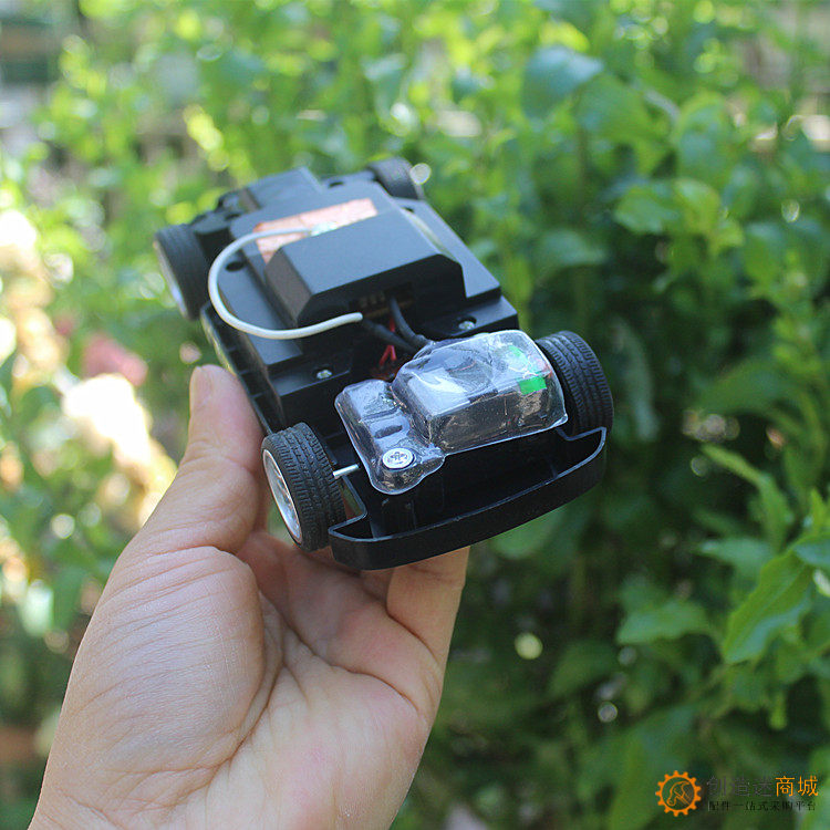 小车底盘、后驱动电机，前转向电机，四轮橡胶轮胎，不带遥控，带转向电机和动力电机小车底盘玩具车DIY配件