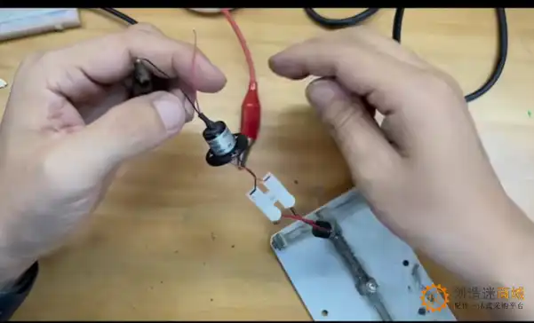双滚珠轴承电滑环的工作原理和工作情况