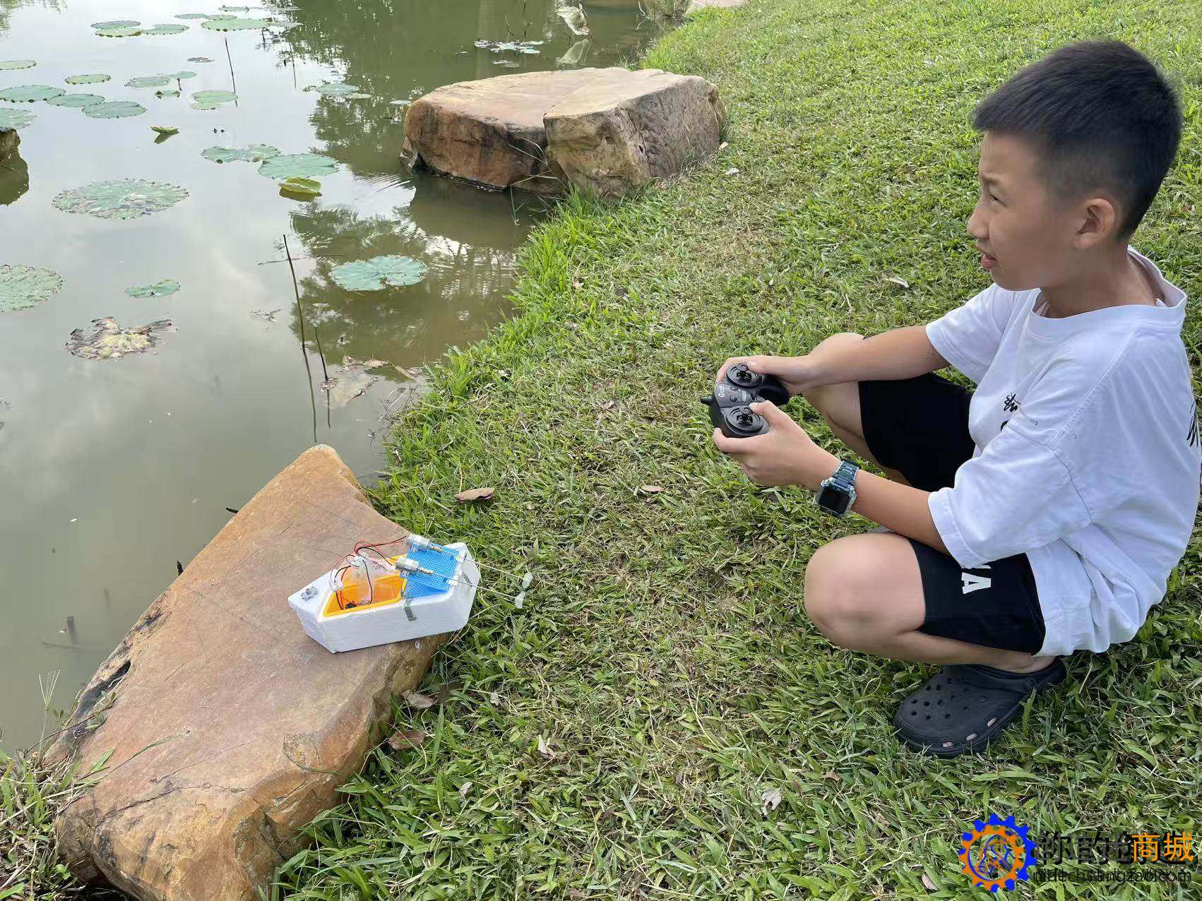 小钉锤中级遥控船下水测试-深圳光明区鹅颈水湿地公园
