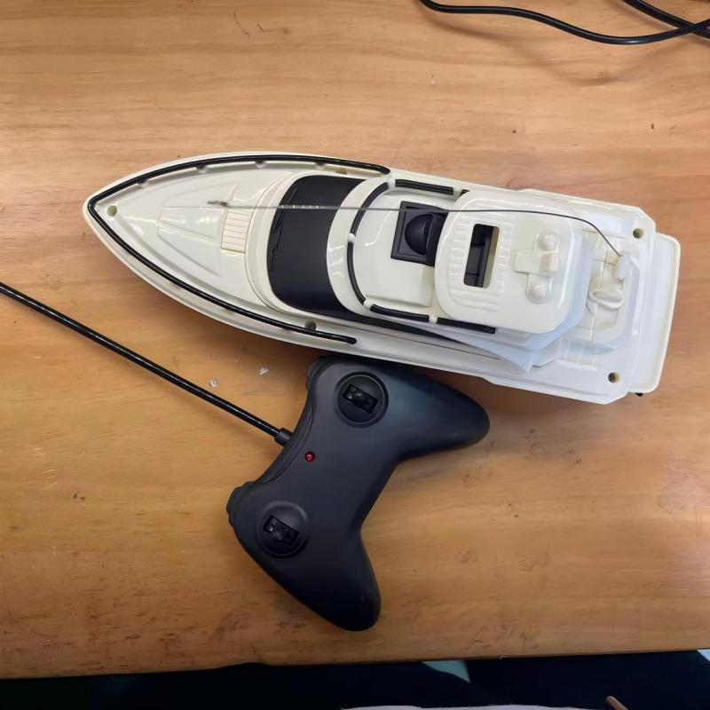 儿童遥控船玩具四通道仿真电动轮船模型水上高速快艇