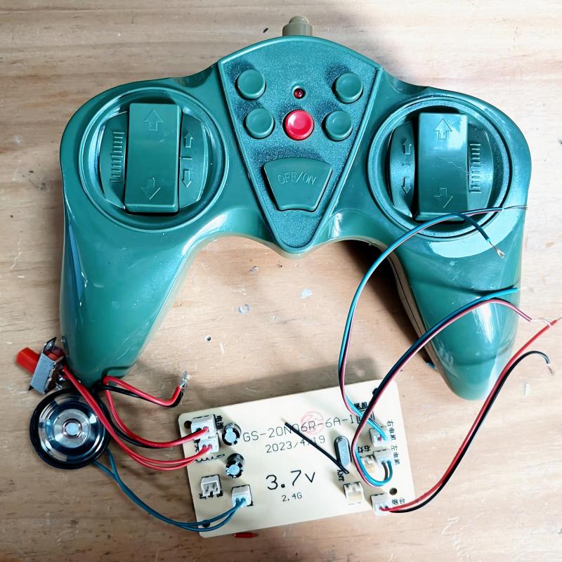 2.4G遥控 六通道 玩具遥控坦克差速转向小功率 CZM11 3.7v